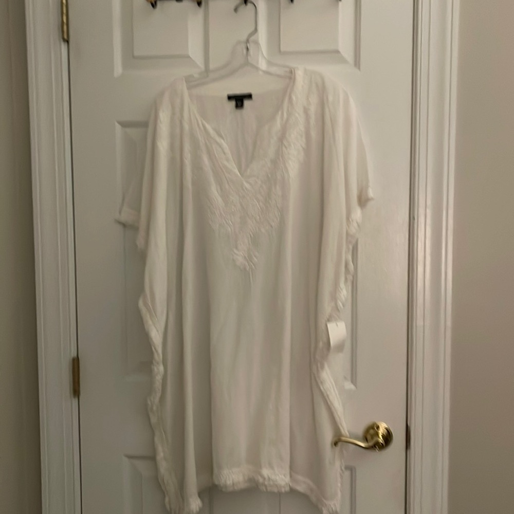 Sak’s Fifth Avenue white bohemian cover up. Size M